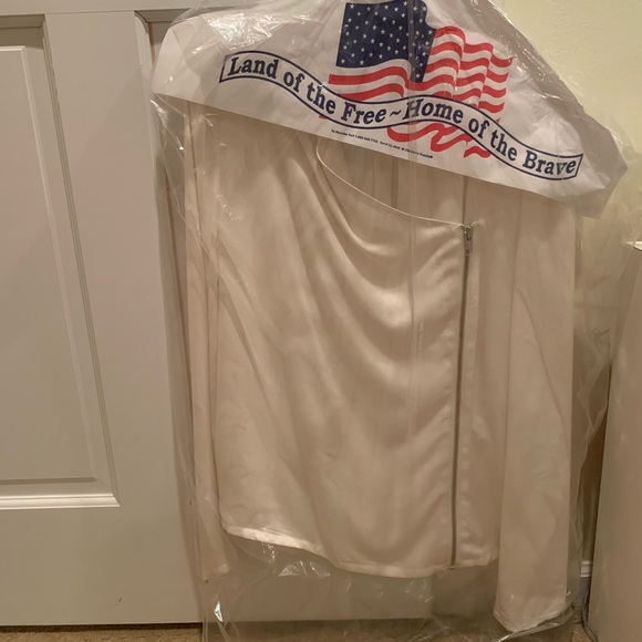 Trouve Soft White Lightweight Blazer - Picture 2 of 6